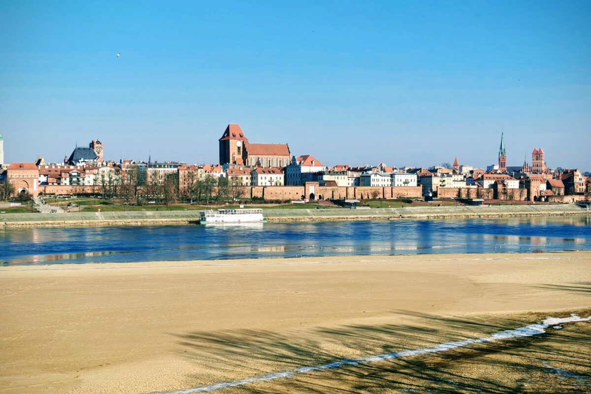 IMG20250222103109-EFFECTS - Toruń - panorama Starego Miasta nad Wisłą