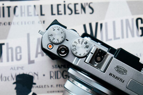 annie-spratt-TsgbS81X34U-unsplash - Tanie obiektywy fotograficzne - czy warto dopłacać do droższych marek?