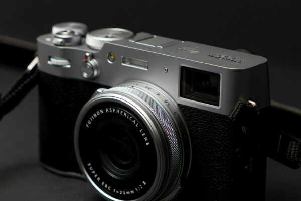 Oplus_16908288 - Najlepsze obiektywy APS-C 2026: 12 szkieł, które miażdżą ceną i wagą pełną klatkę